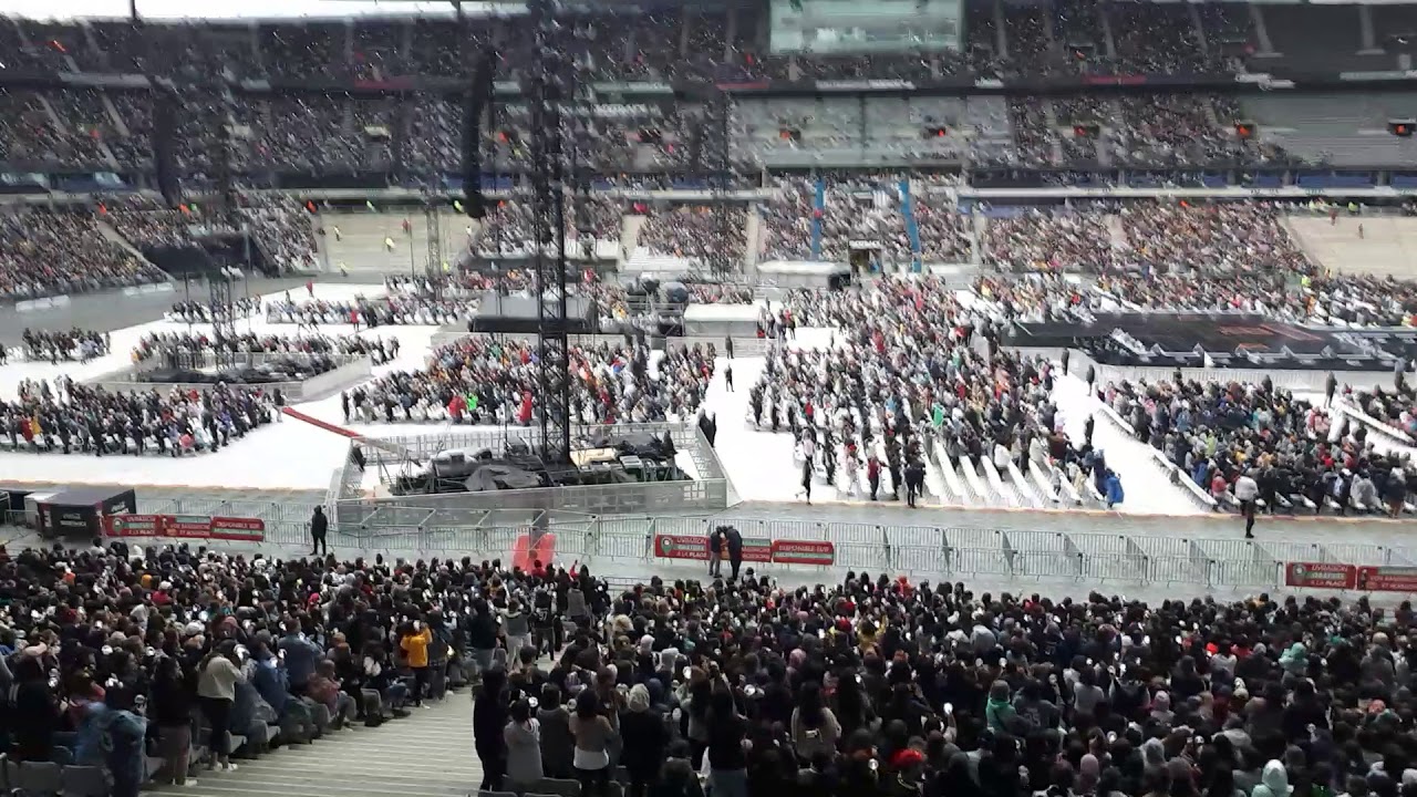 190607 BTS MIC DROP Fanchant before the Show in Paris