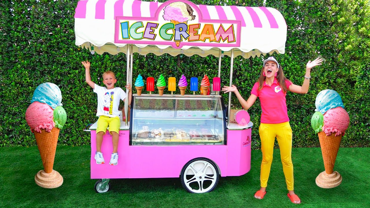 Niki and Mom pretend play selling ice cream - Funny stories for kids
