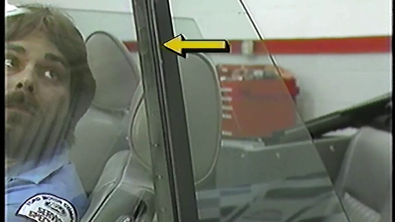 Ford (US) - Service Excellence - Mustang Convertible - Water Leak Diagnosis (1989)