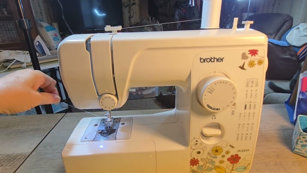 Заправка нитки в швейную машину Brother JX2517