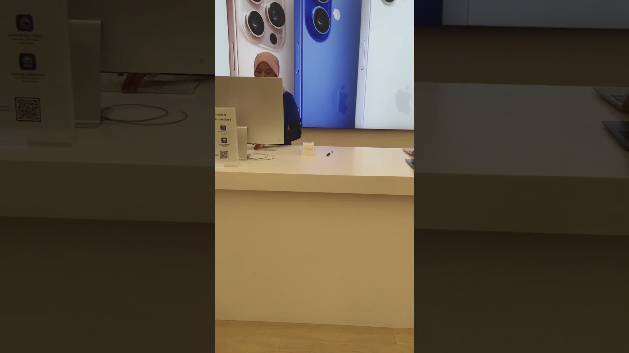 Malaysia's First Apple Store Tour! 🤯 Find the iPhone Counter at The Exchange TRX, KL 🇲🇾