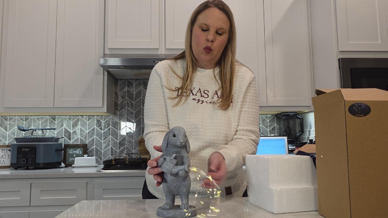 REVIEW - Garden Statues - Rabbit Statue with Solar LED Lights