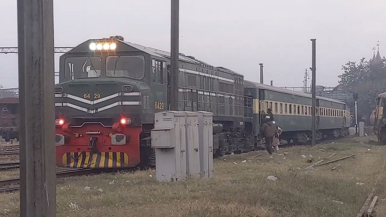 Tezgam 7up | Карачи &mdash; Равалпинди | Отправление из Лахора | Пакистанские железные дороги