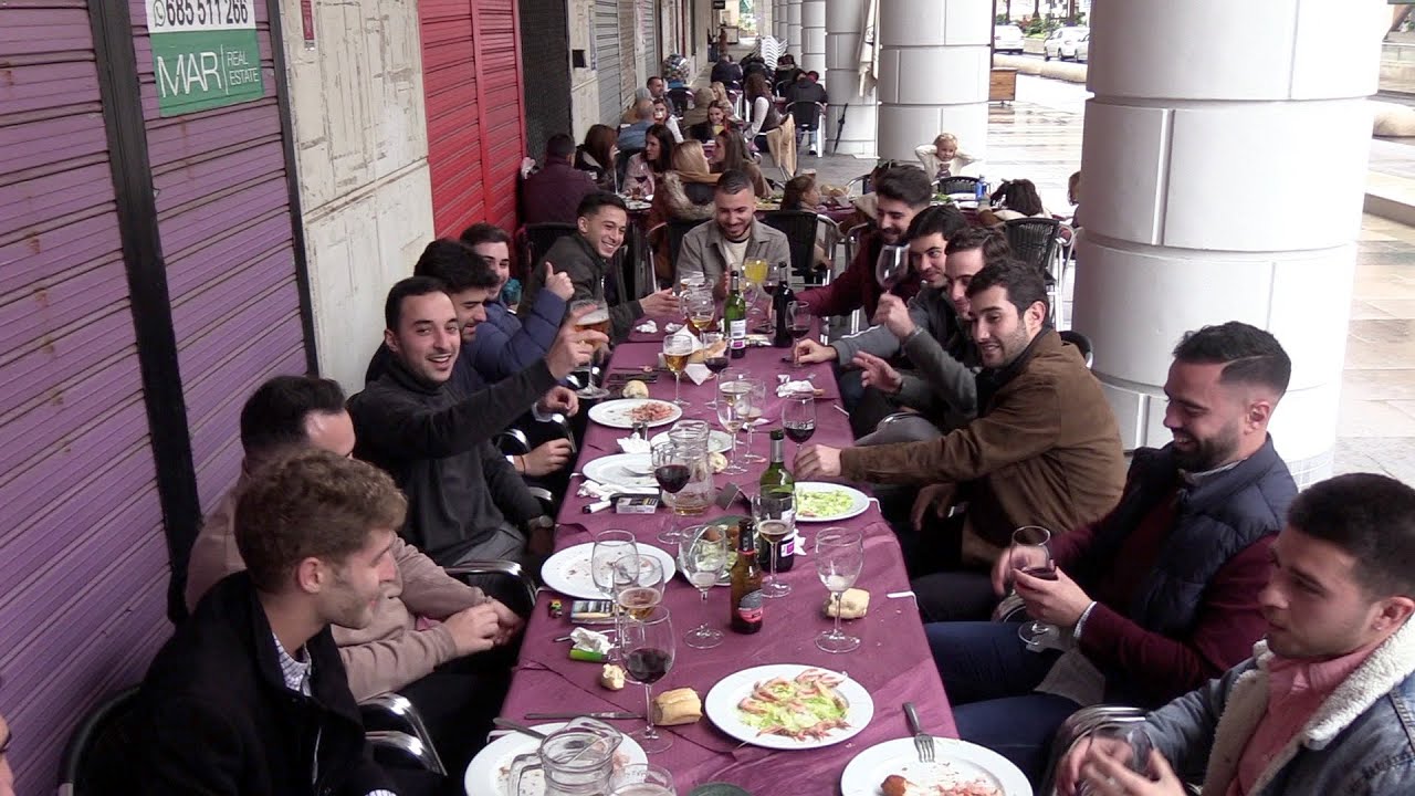 Así disfrutan los ceutíes la Tardebuena: con precaución y paraguas