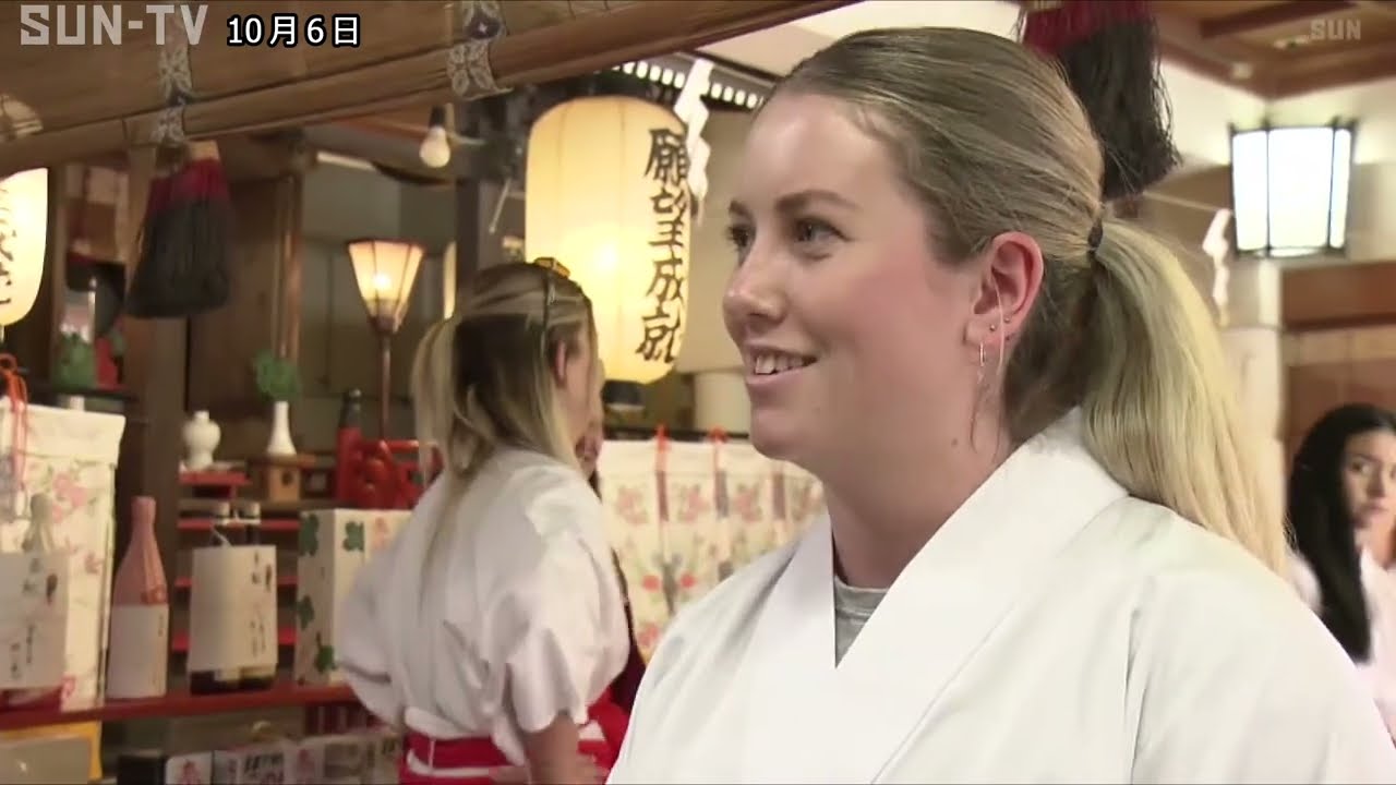 ウクライナやニュージーランドの留学生たちが巫女体験 日本文化を学ぶ