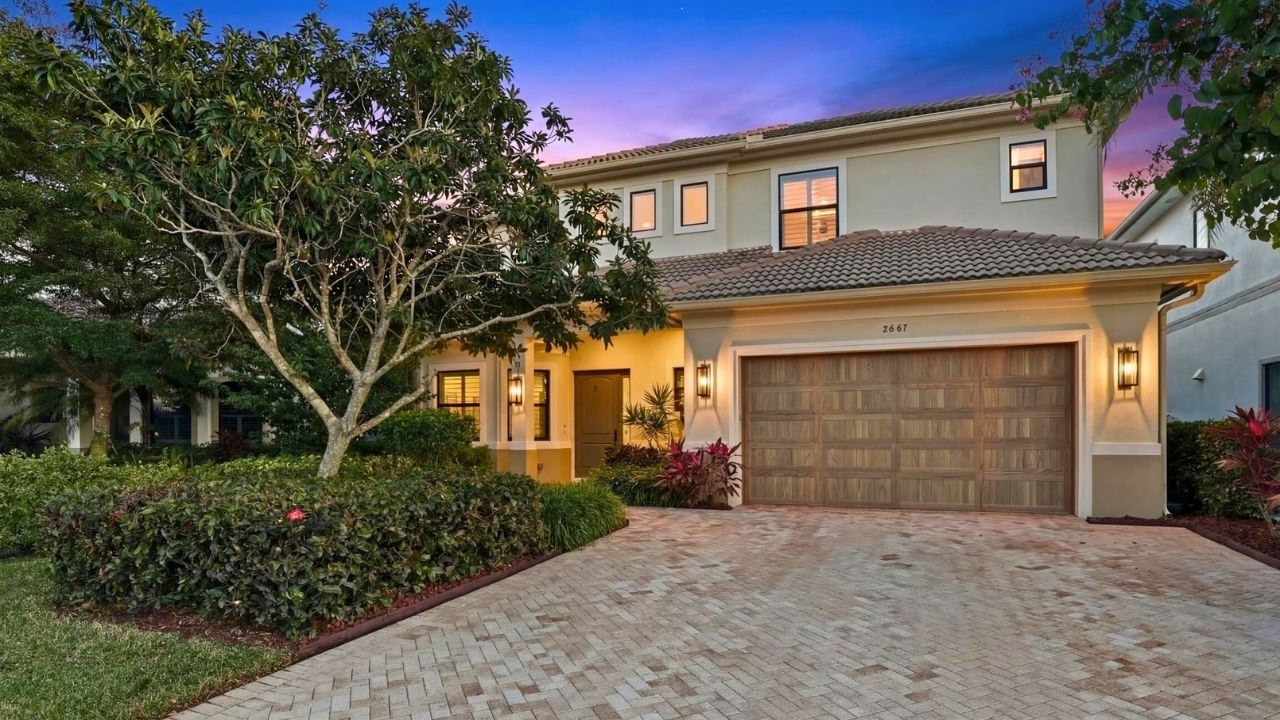 2867 Coco Lakes Dr, Naples, FL 34105
