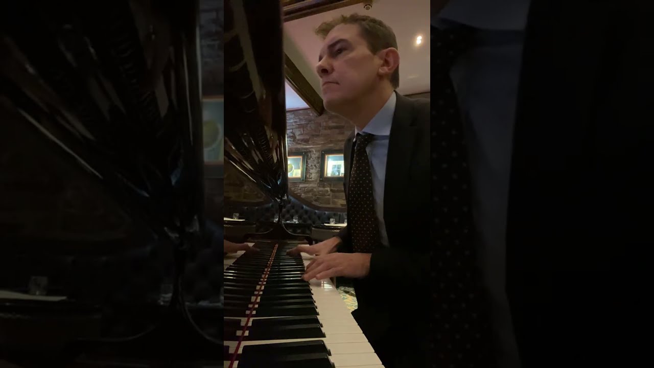 Santa Baby! Live piano in Stirling Scotland