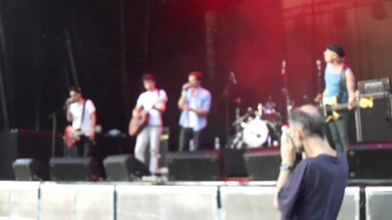 The Floor Is Made Of Lava - Bonehead's Bank Holiday (Live)
