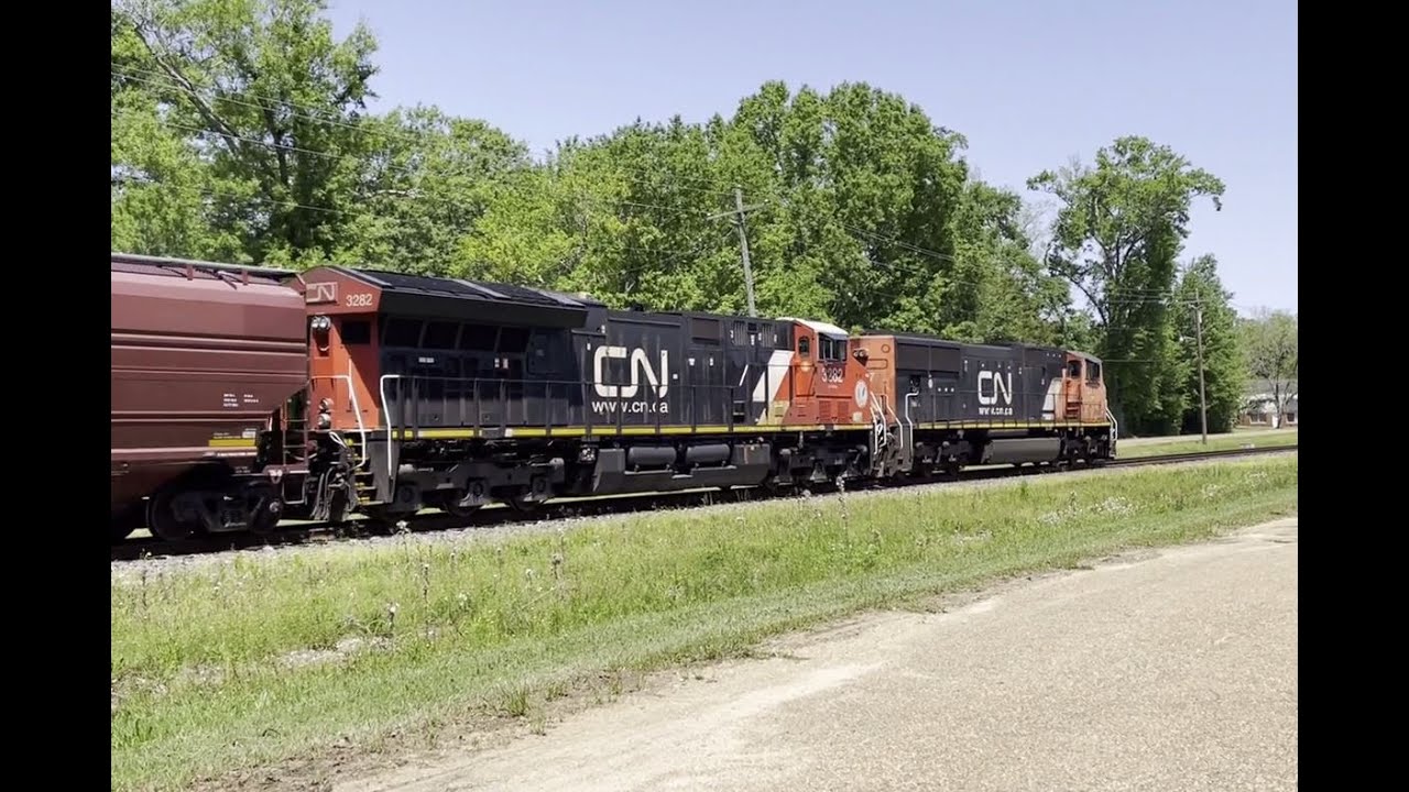 CANADIAN NATIONAL SD75I 5777 AND GE ET44AC 3282 BROOKHAVEN MS