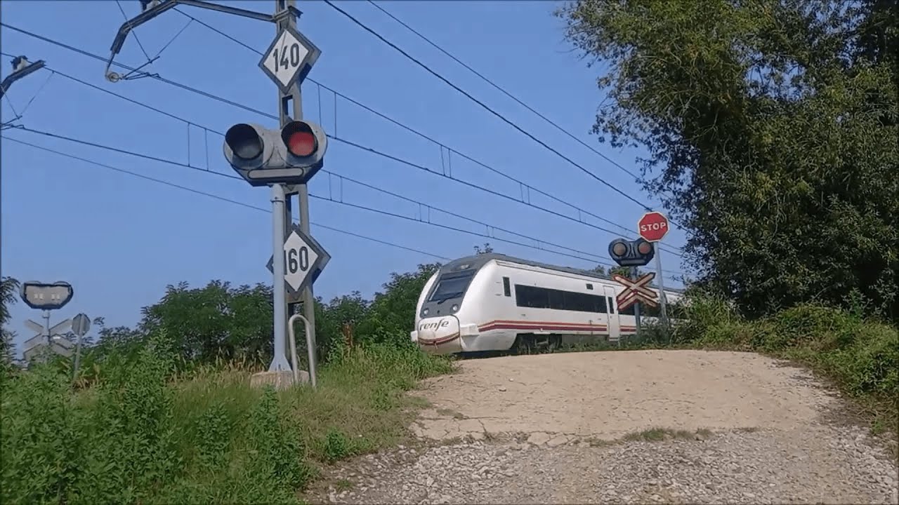 Paso a nivel sin barreras entre Caldes de Malavella y Riudellots