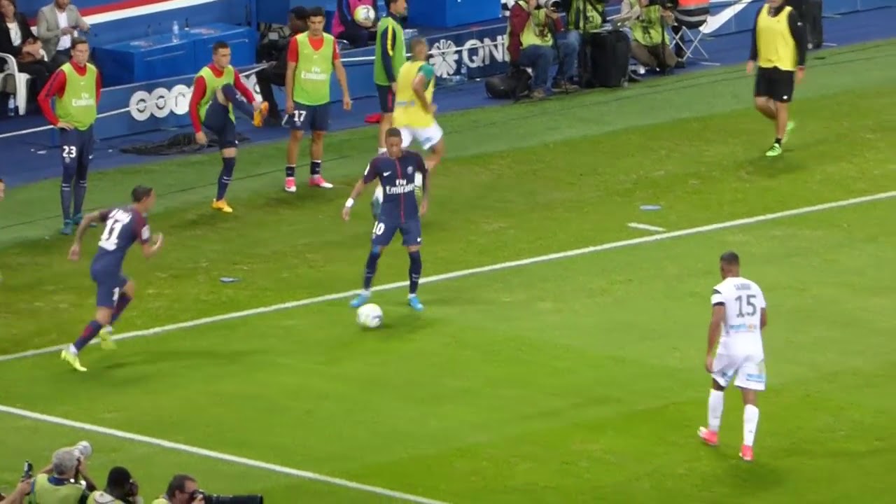 Así se ve Neymar a ras de cancha 2018
