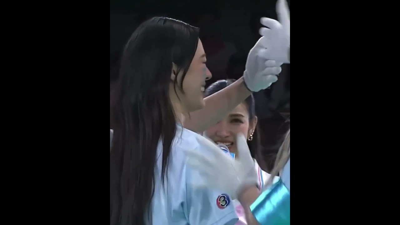 people who are in love are different #หลิงออม #LingOrm #เพียงเธอ #OnlyYouTheSeries