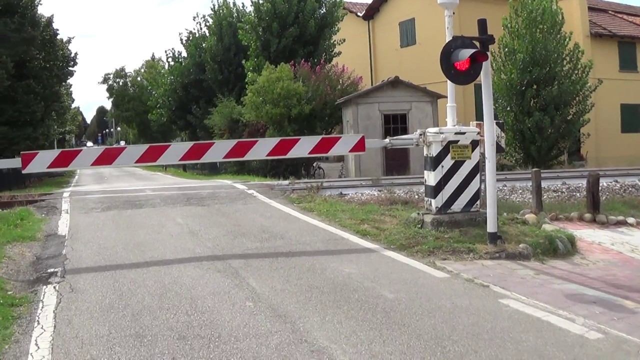 Passaggio a livello di via Cimitero - Massalombarda (RA) / Level Crossing / Bahnübergang / 道口
