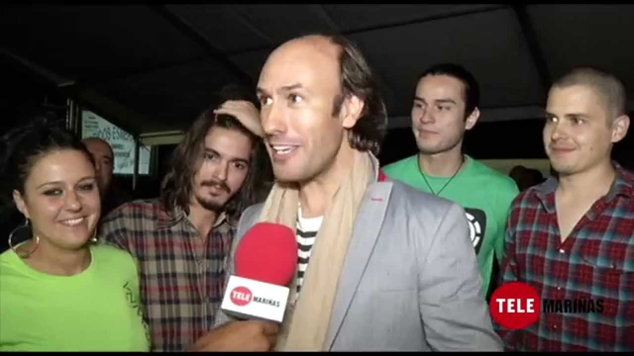 Actuación por sorpresa de Carlos Núñez en Baiña