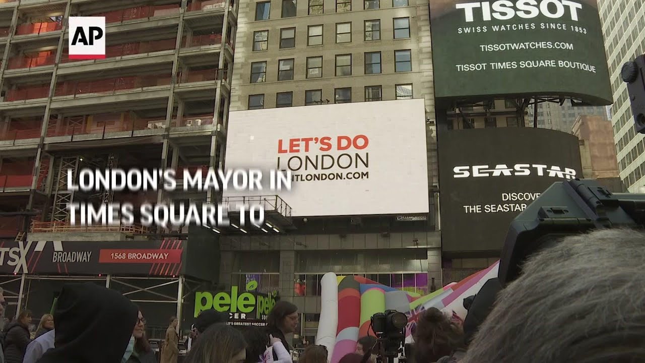 London's mayor in Times Square to promote tourism