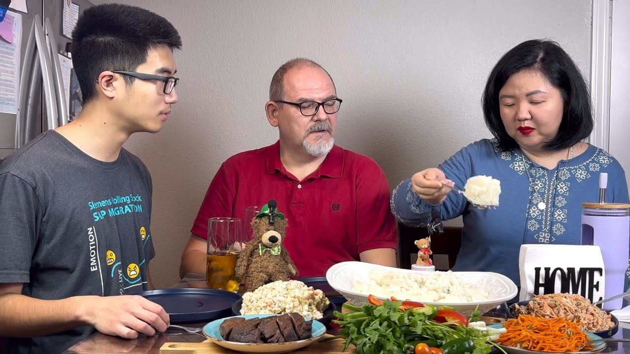 МУКБАНГ с ОЛЕГОМ и АЛЕКСЕЕМ! Ребрышки с ПЮРЕШКОЙ, Оливье, Морковка По КОРЕЙСКИ, Салат Для НГ СТОЛА!