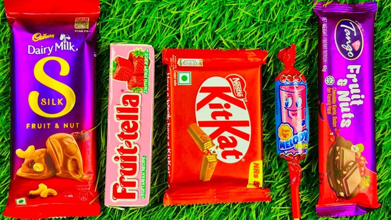 أشهر أنواع الحلوى بتقنية ASMR 🍭 | مصاصات قوس قزح، شوكولاتة، وأصوات فتح علب حلوة