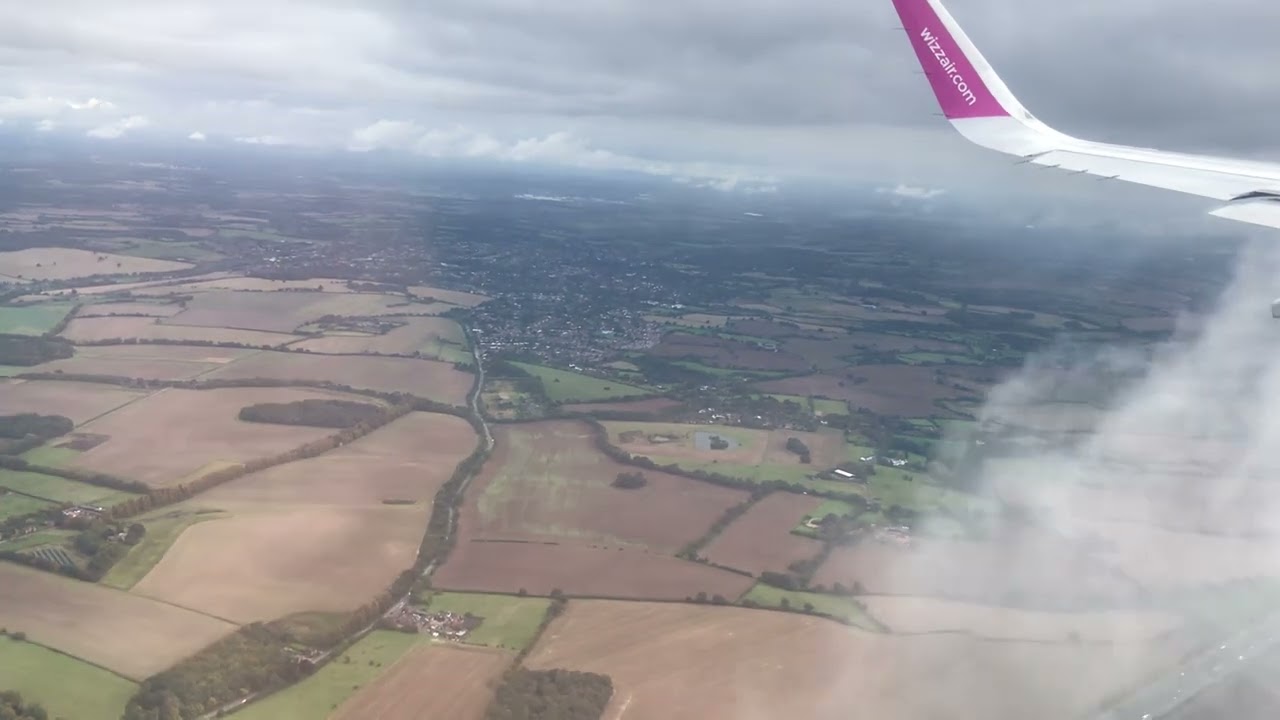 Wizz Air AirbusA321-271NX G-WUKW Luton Airport Runway 26