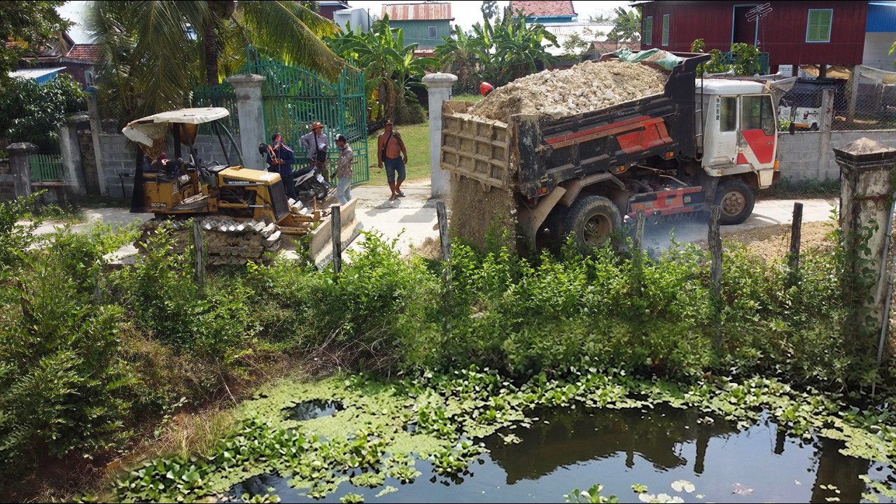 First Start Amazing PROJECT!! Landfill Delete Deep Land in Flooded Area Use Bulldozer & 5Ton Truck.