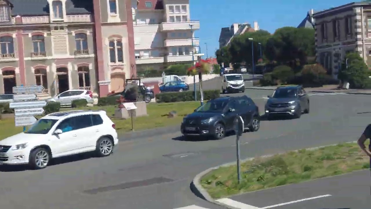 Gare de Dives Cabourg. Arrivée TER de 11h20 de Deauville Trouville. Voyage entre Dives et Houlgate.