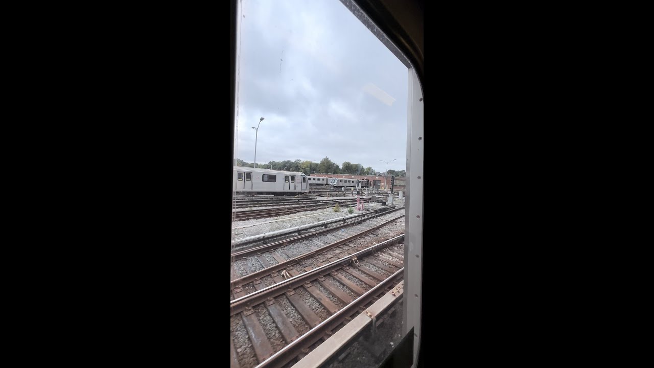 TTC Subway Ride from St. Clair to Davisville Station. 🚇  #ttc #thebetterway #publictransit #toronto