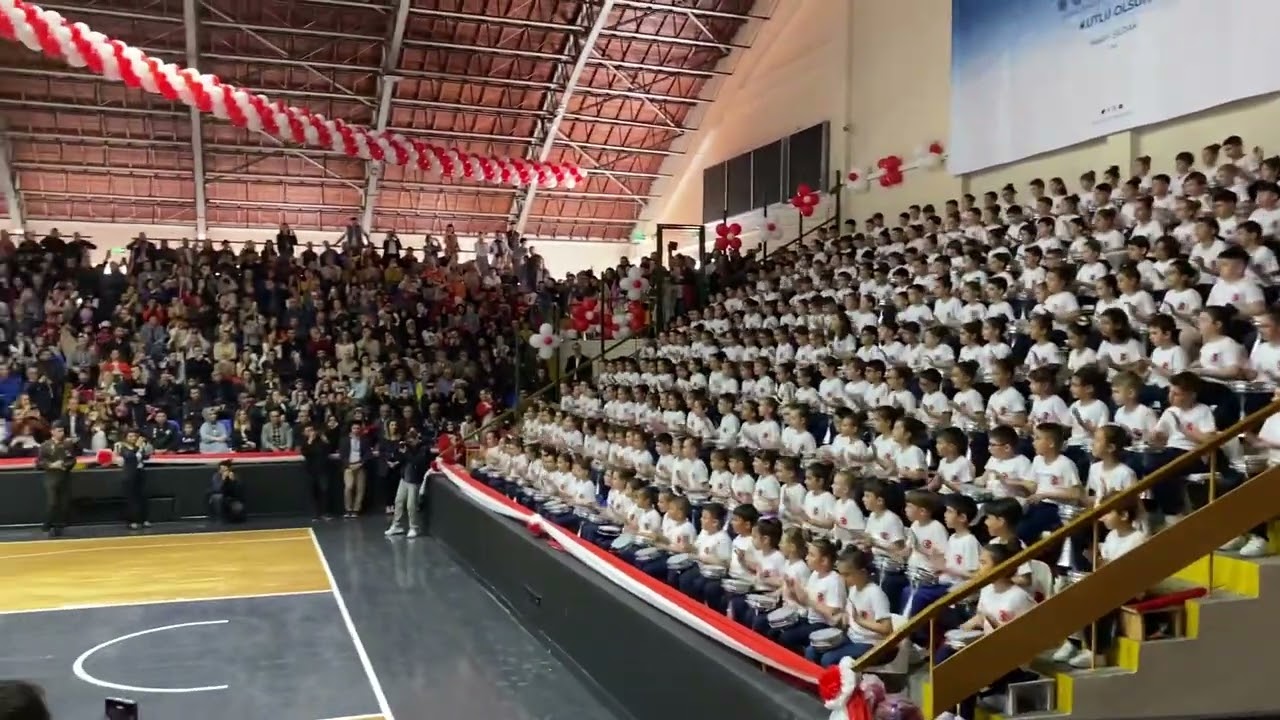 Ercan Kıvrak İlkokulu 23 Nisan 2023 300 kişilik ritim gösterisi