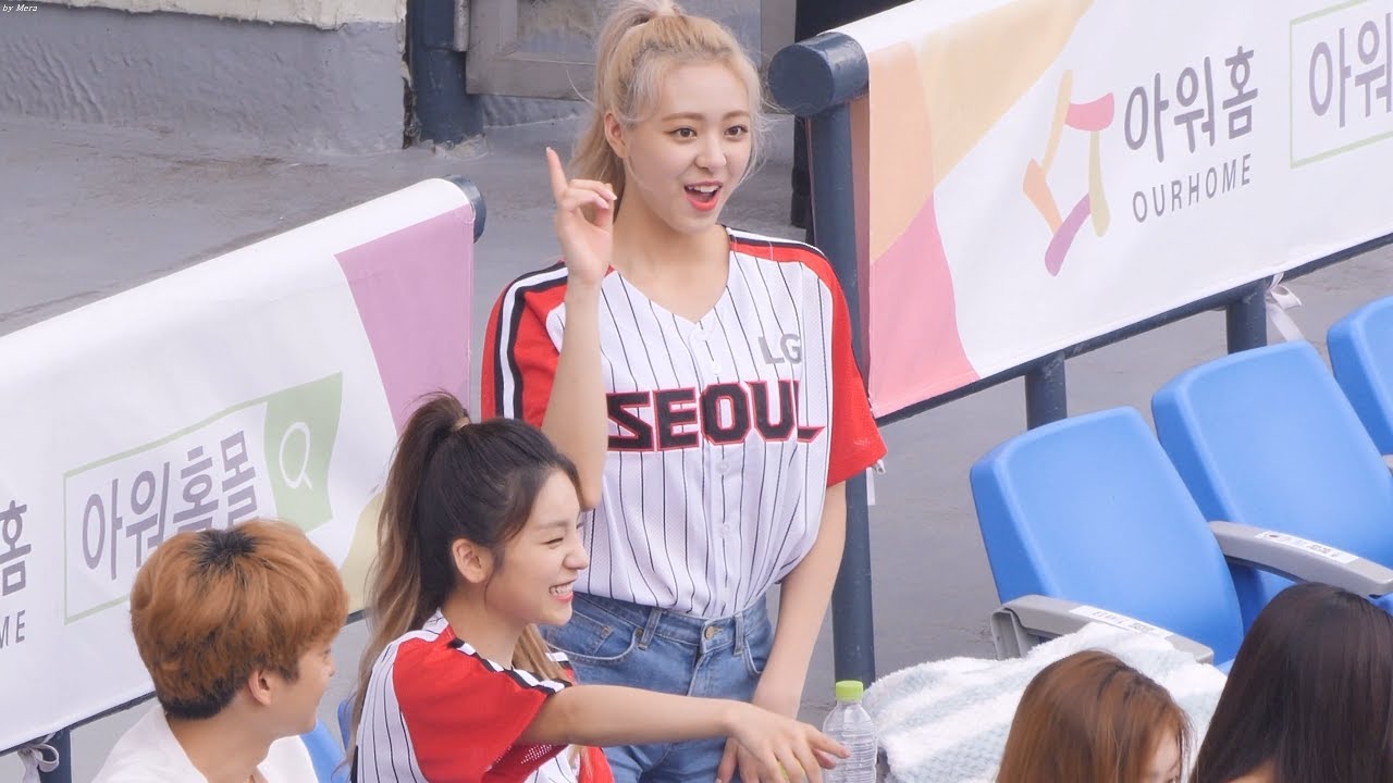 190908 있지 (ITZY) SUNMI(선미) _ LALALAY(날라리) 노래에 춤추는 [유나,예지] YUNA,YEJI 4K 직캠 Fancam (잠실야구장) by Mera