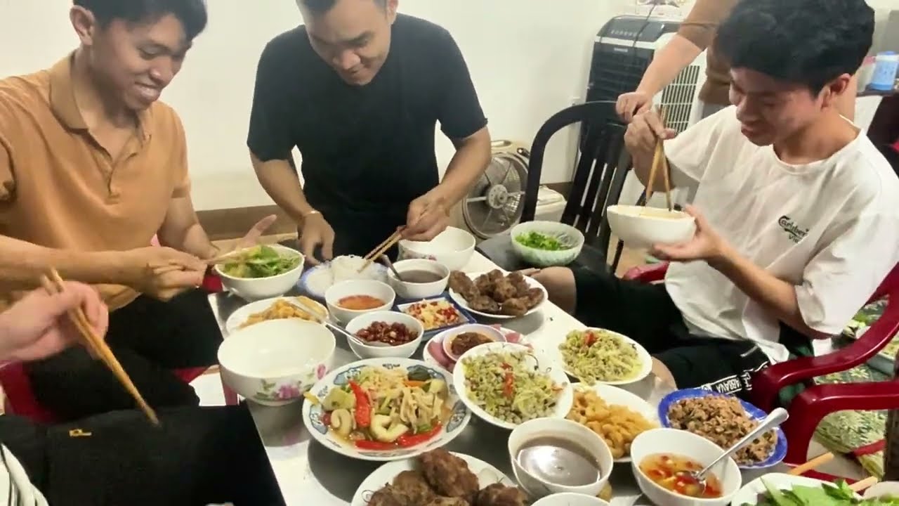 NGƯỜI HUẾ ĂN TẾT VUI CHƠI CŨNG TƯNG BỪNG LẮM HÍ |Nguyên ở Huế