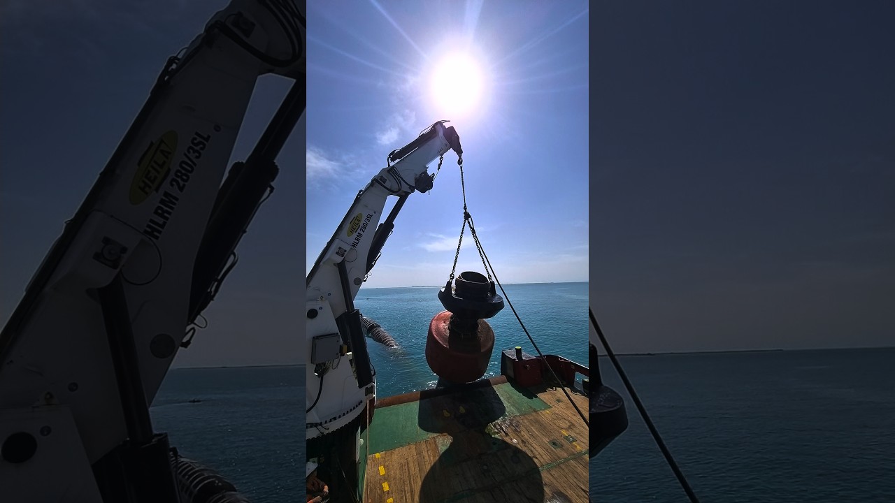 Sand Discharge Hose Pipe Lifting By Marine Crane 