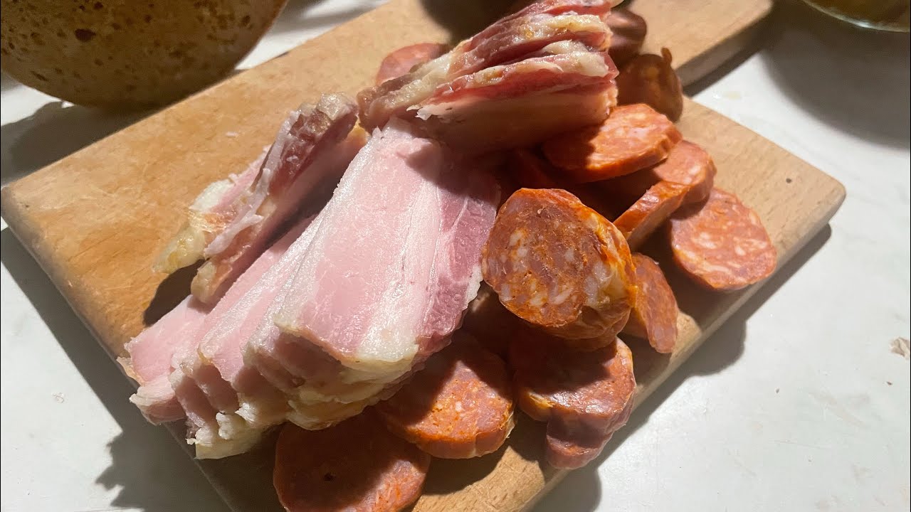 Zimní uzení- kuřecí stehna, žebra, bůček a klobásy