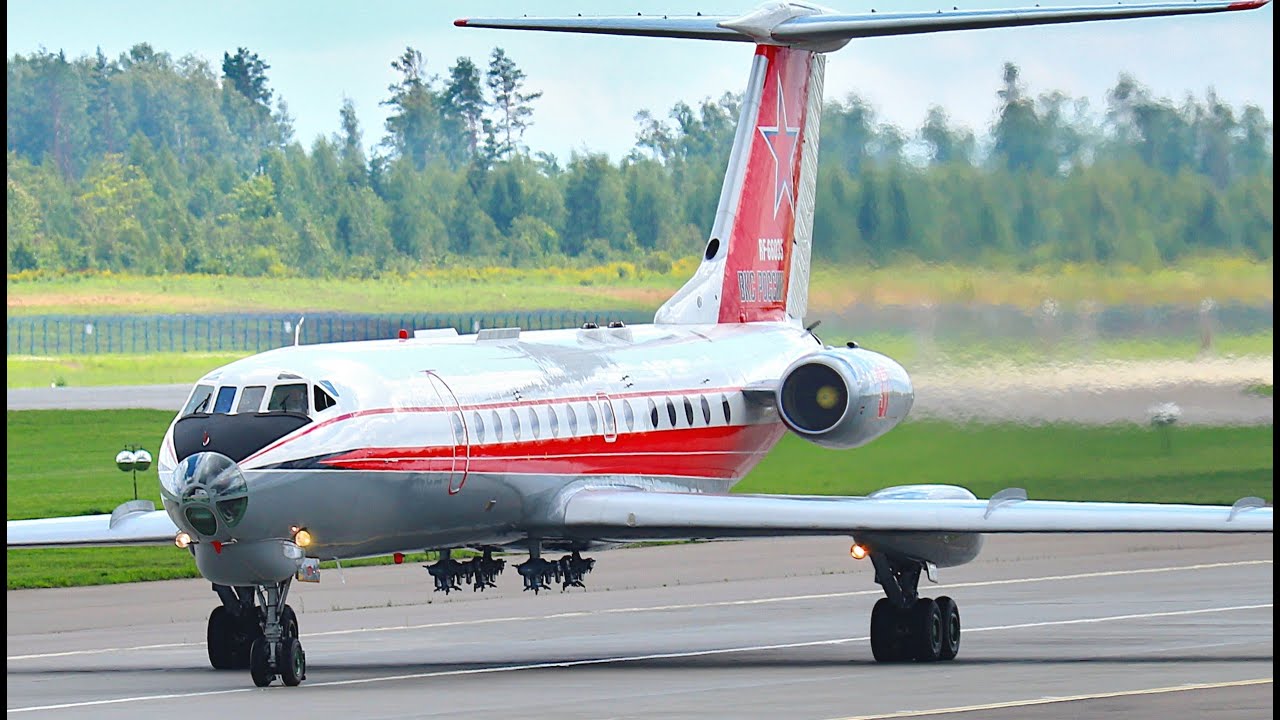 Такой Туполев Ту-134 видели не многие. Вращался по полосе, взлетел как ракета и сделал волну.