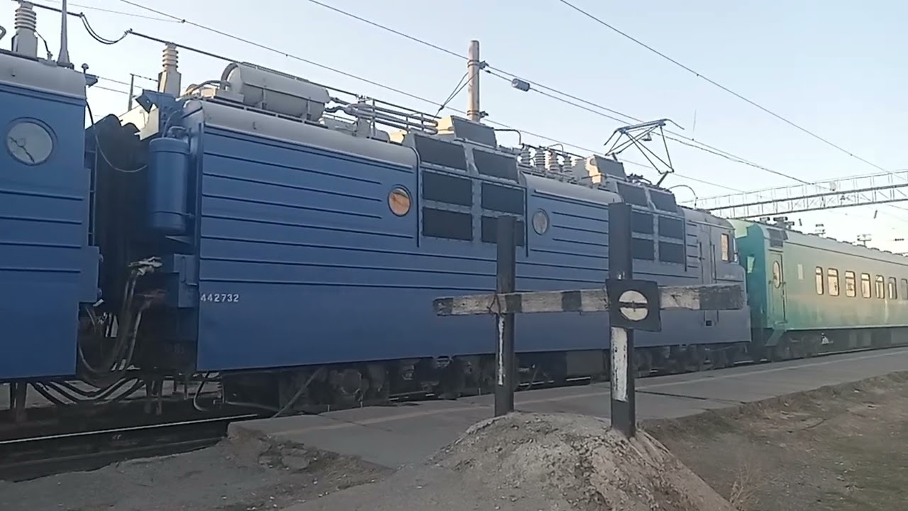 Отправления пассажирского поездаNo56 Кызылорда-Кокшетау под управлением ВЛ80С 2361тч Караганда
