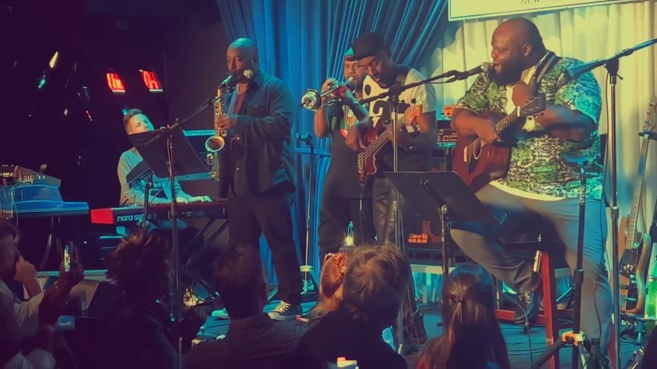 The Marcus Miller quintet and Leon Timbo plays “Never Too Much” @BlueNote