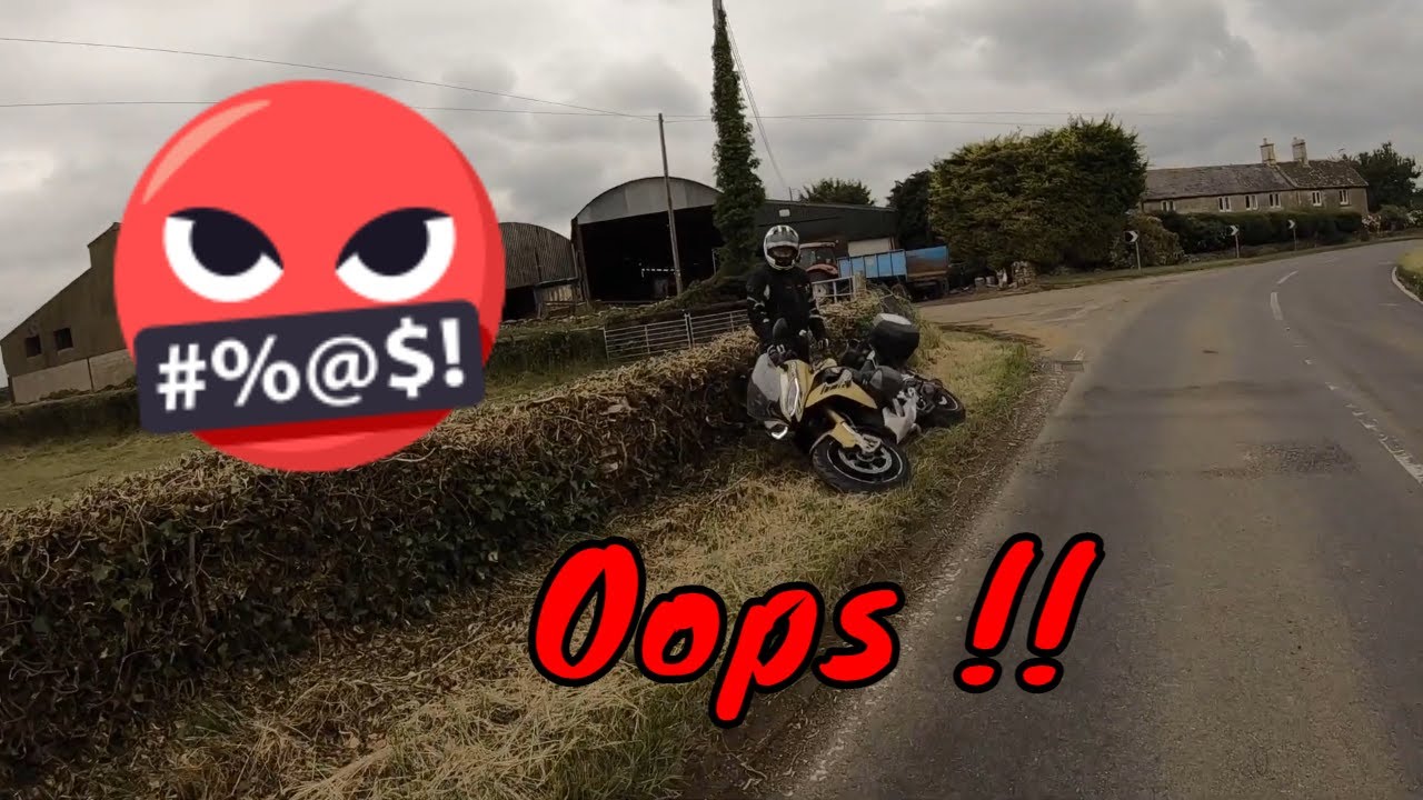 BMW R1250RS crashes on bend !!