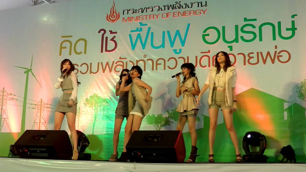 Kiss Me Five live at Central World on August 20, 2011 (Part 1 of 2)