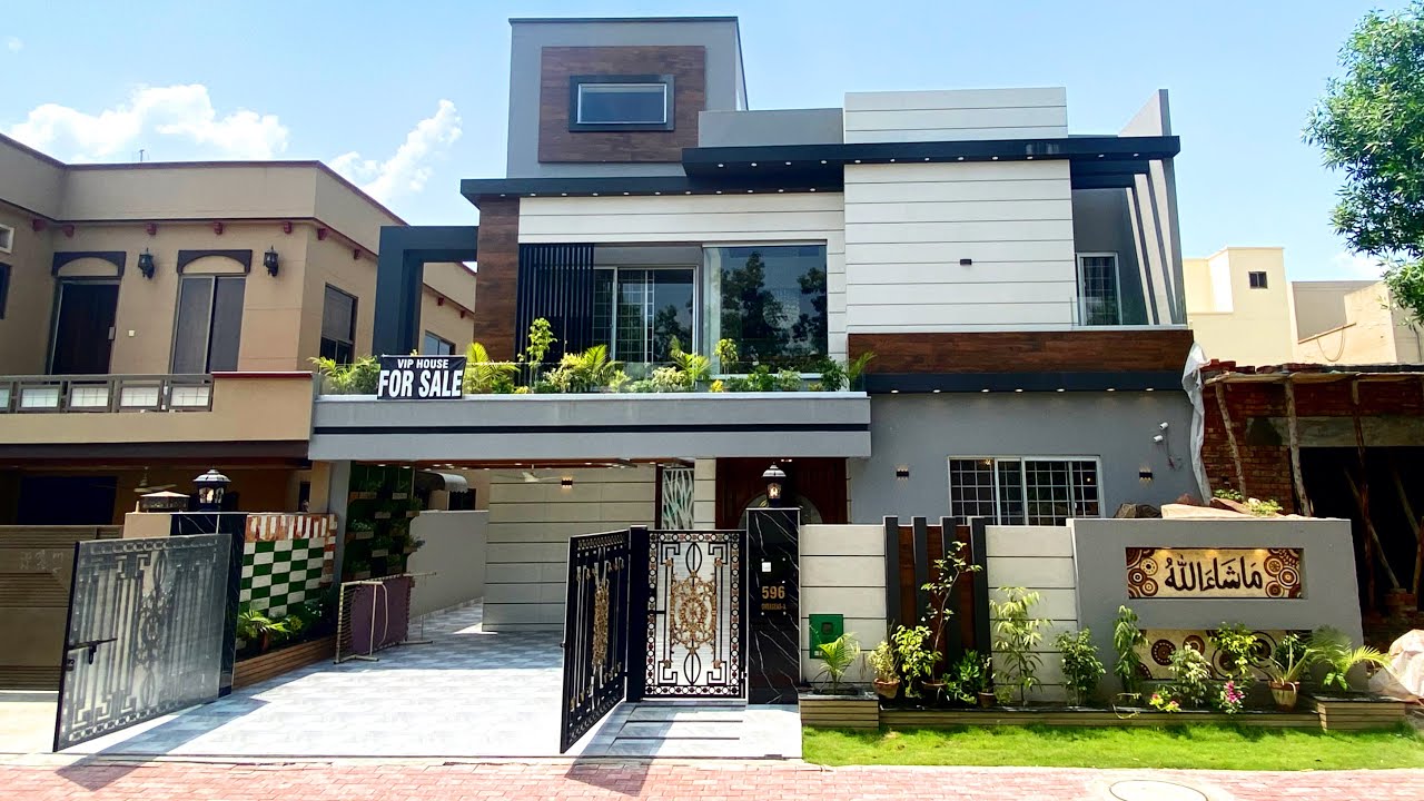 10 Marla 35'×65' Beautiful House 🏠 for sale in bahria town Lahore