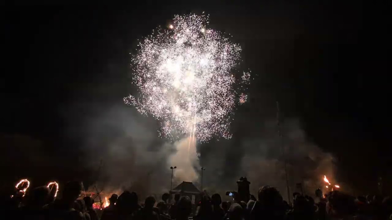 Newick bonfire clergy and fireworks 2025