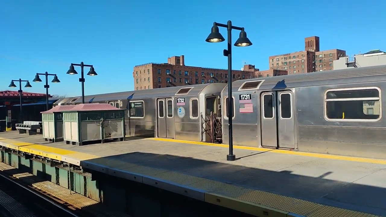 6 Train action at Parkchester