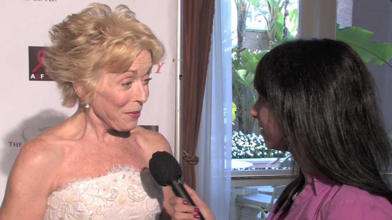 Holland Taylor & Conchata Ferrell discuss Two and a Half Men, Charlie Sheen & Ashton Kutcher
