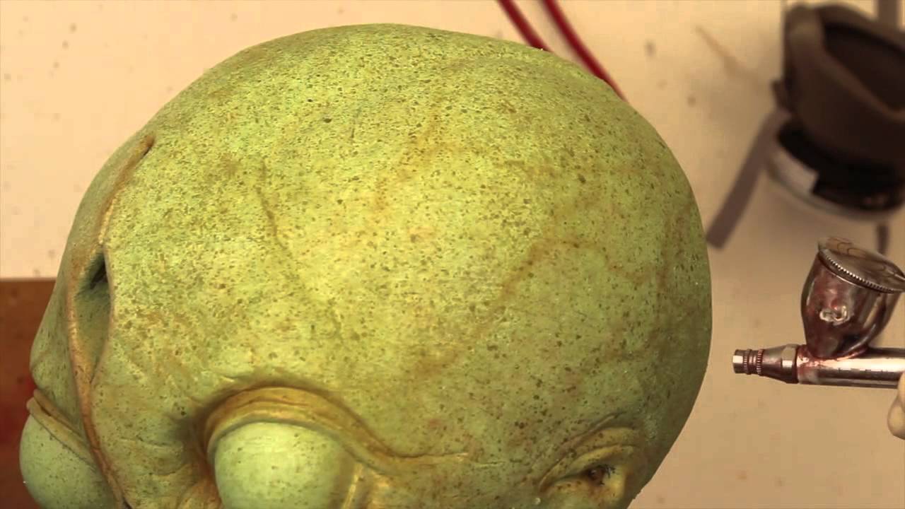 Painting a monster mask - Teaser