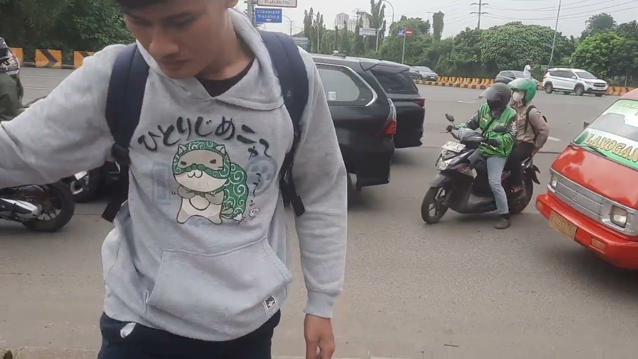PERSIMPANGAN ANTARA JALAN UMUM DAN PINTU TOL ARAH CIKAMPEK CUKUP KRUSIAL#ROY ISWANTO HB#❤️❤️🖐