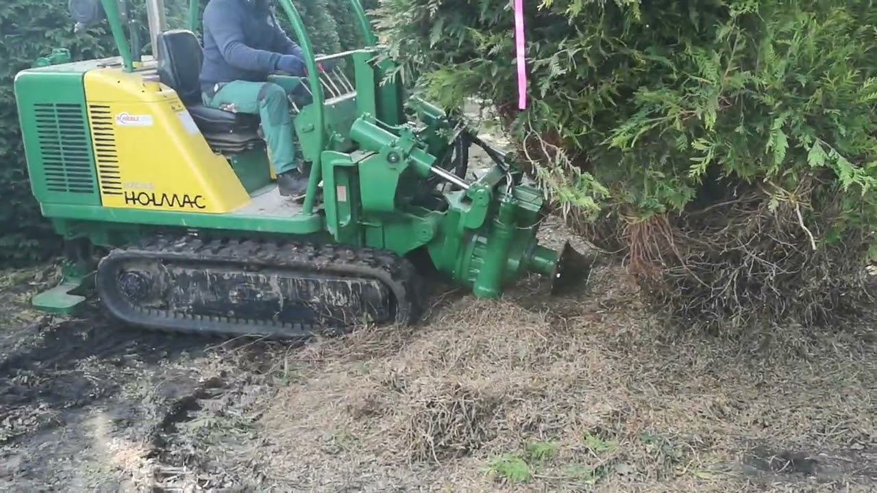 Holmac HZC 45 Cuts a roots ball with a 160 cm blade