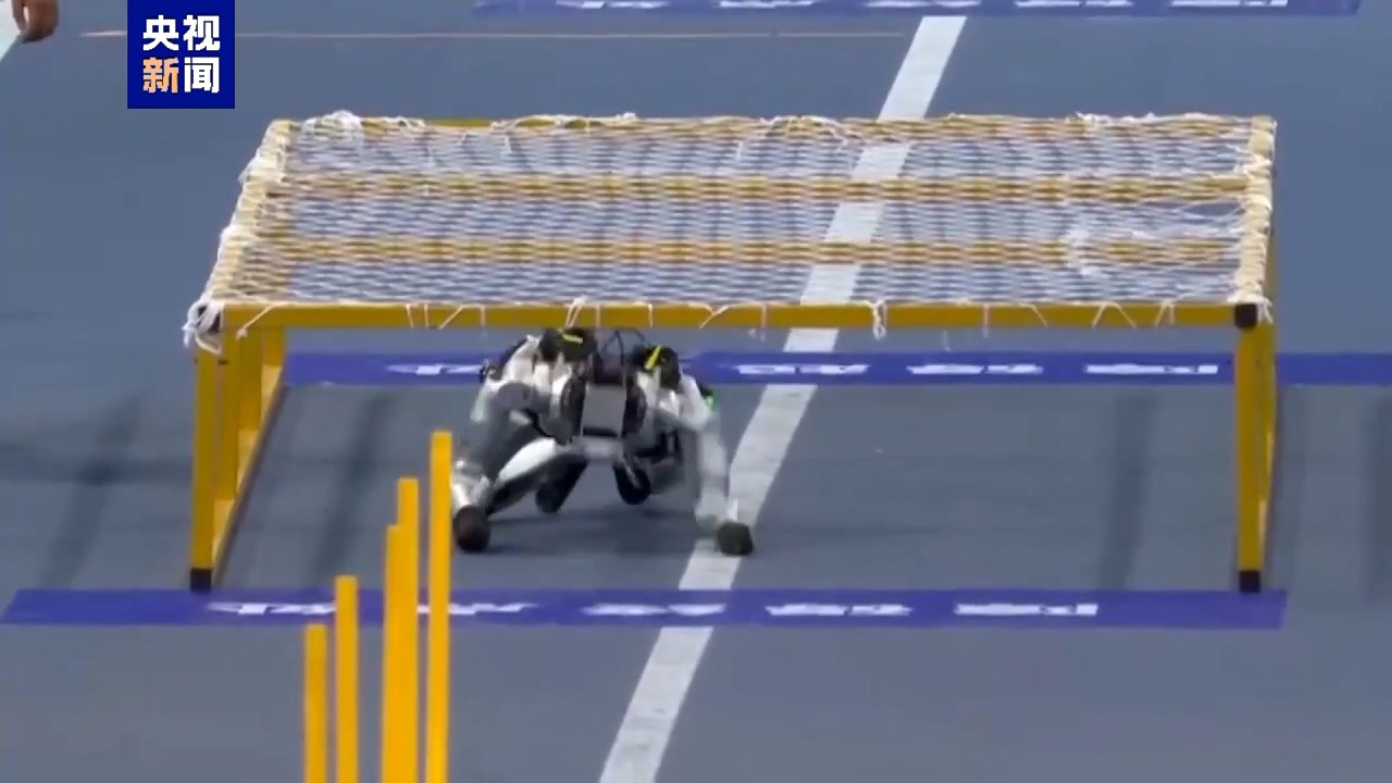 Humanoid robots tackle 16 obstacles in 400m race