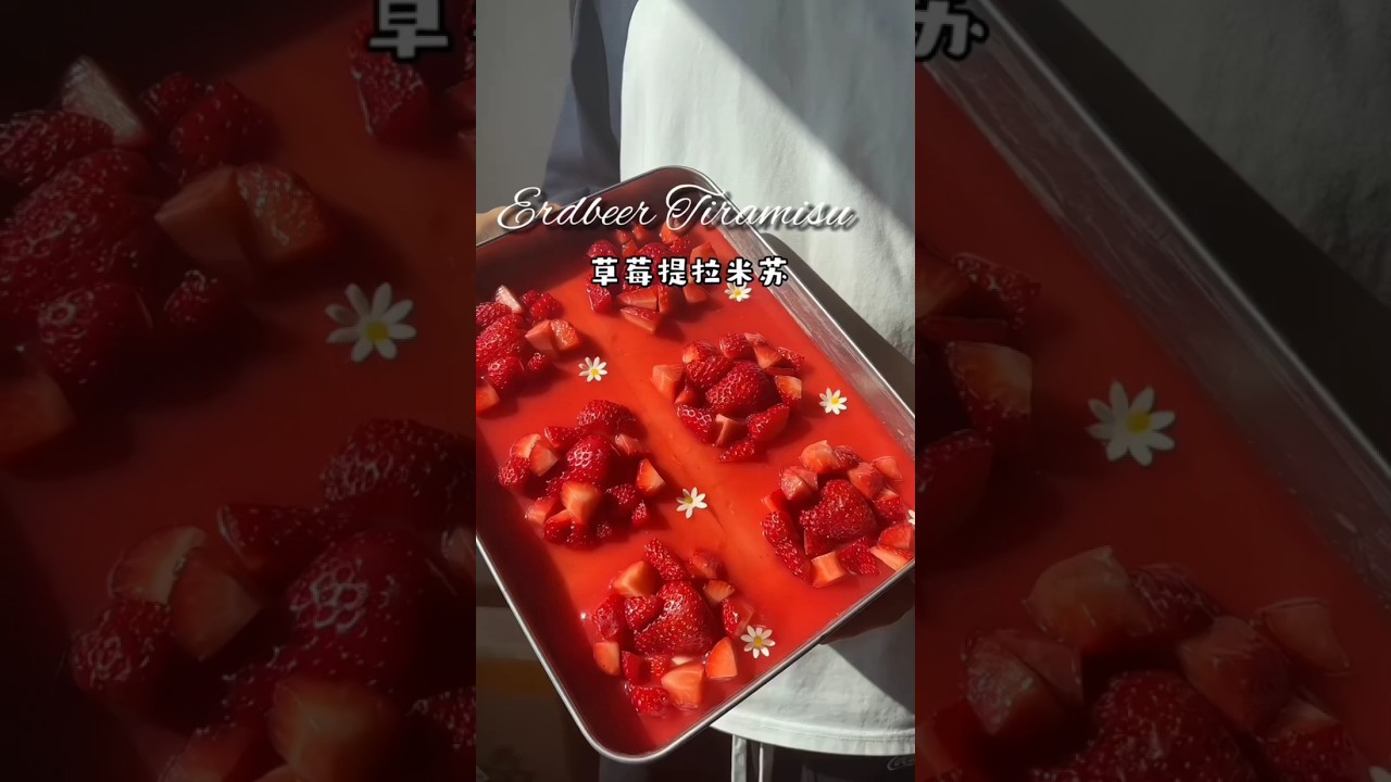 Strawberry Tiramisu🍰🍓. #satisfying #food #chinesedessert #viralvideo #douyin #delicous #fyp #vlog