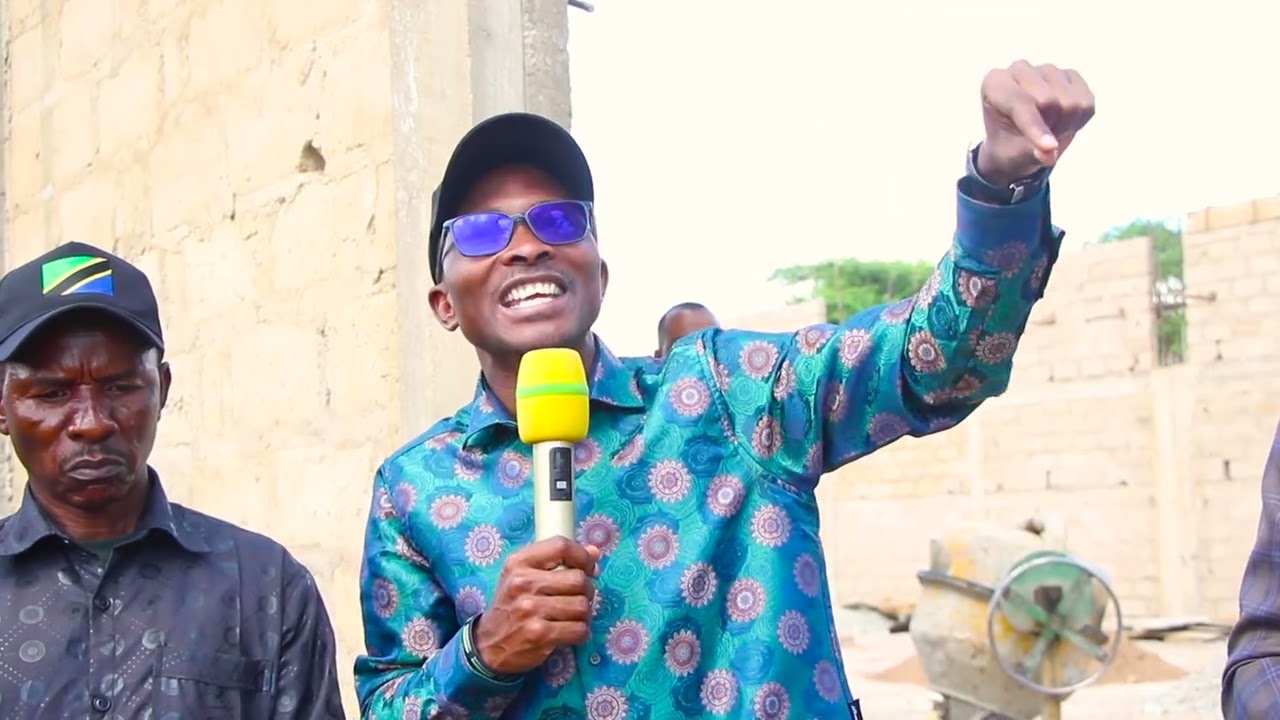 RC MAKAME AWAPONGEZA WAKULIMA SONGWE DC ASISITIZA MATUMIZI YA MFUMO WA STAKABADHI GHALANI.