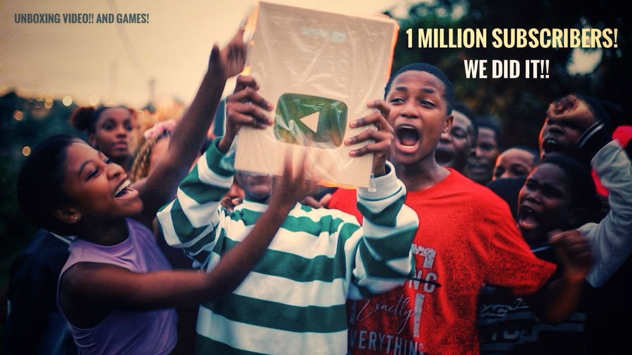 Unboxing Video with AbafanaTheBoys vs AmantombazaneTheGirls. 1 millions subscribers!