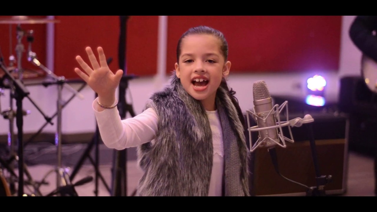 El Dios de lo extraordinario  Cover Valentina Hanzecovic