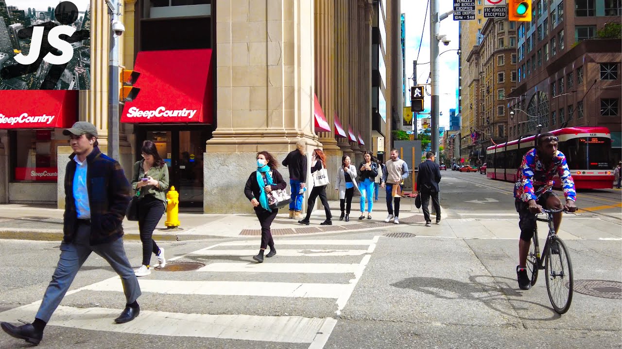 East on King Street | First Day of Fall in Toronto Walk (Sep '22)