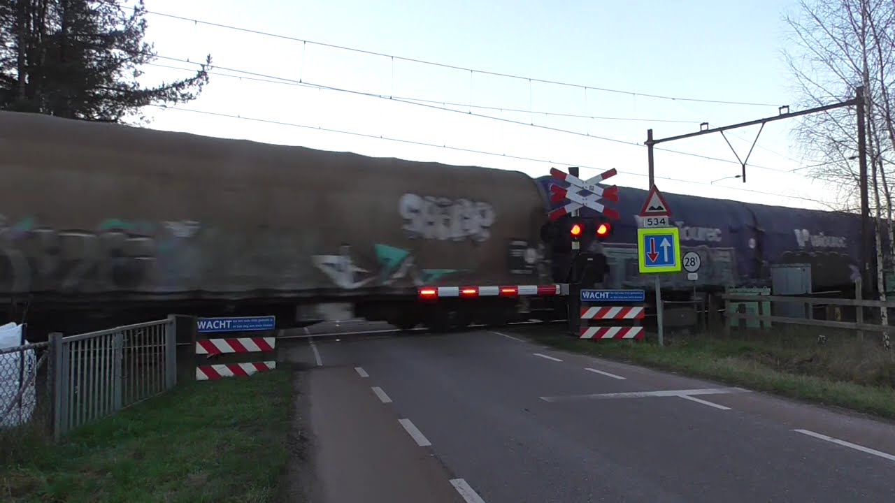 Spoorwegovergang Nispen/ Passage a Niveau/ Railroad-/ Level Crossing/ Bahnübergang