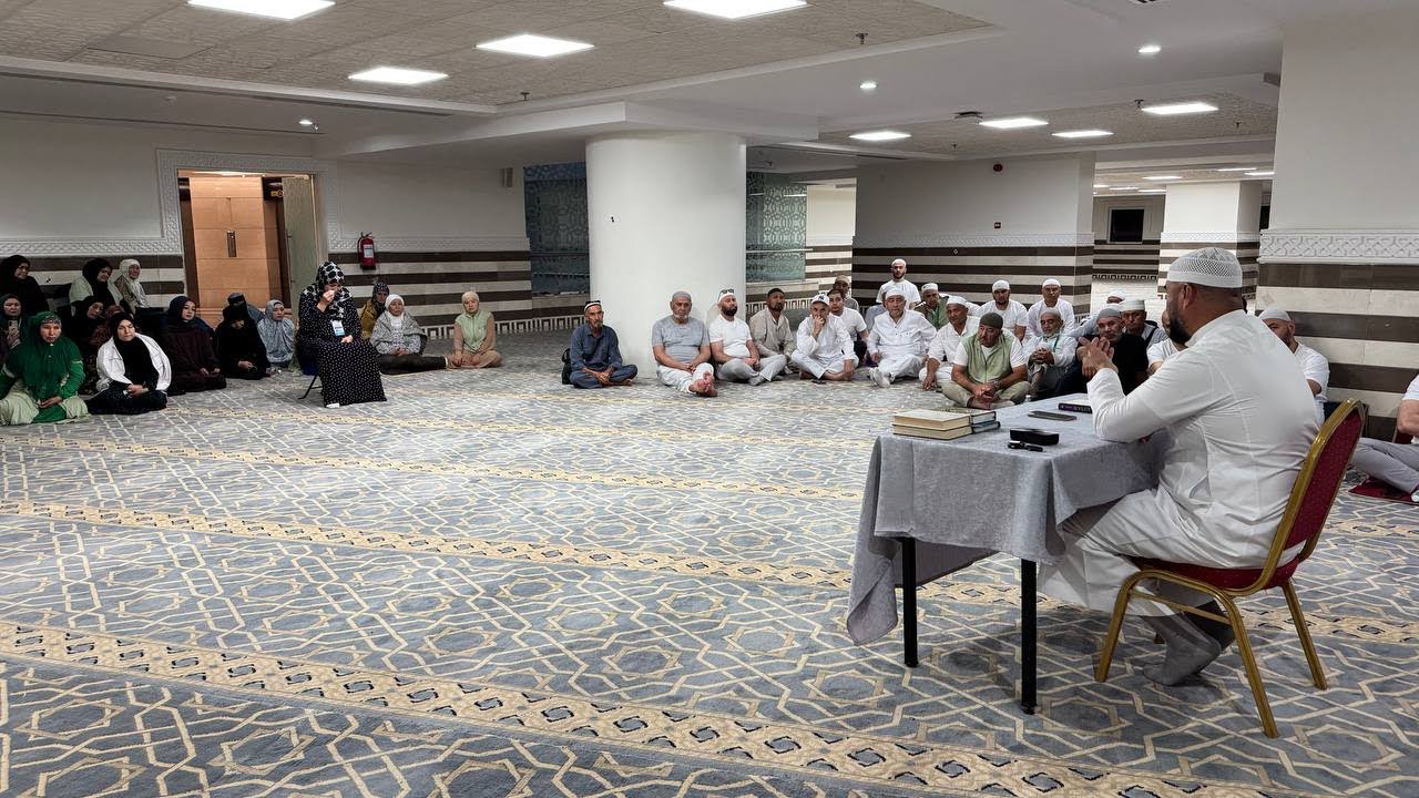 🕌 Ilmiy majlis — ziyoratchilar bilan suhbat